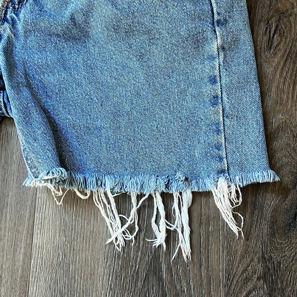 LondonJean | Vintage Denim Distressed Shorts Women’s Size 10 | Medium Wash - Picture 5 of 11